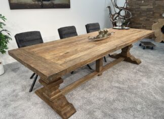 Klostertisch aus Massivholz mit rusikaler Tischplatte Klostertisch