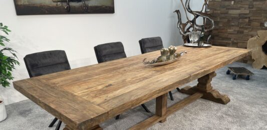 Klostertisch aus Massivholz mit rusikaler Tischplatte Klostertisch