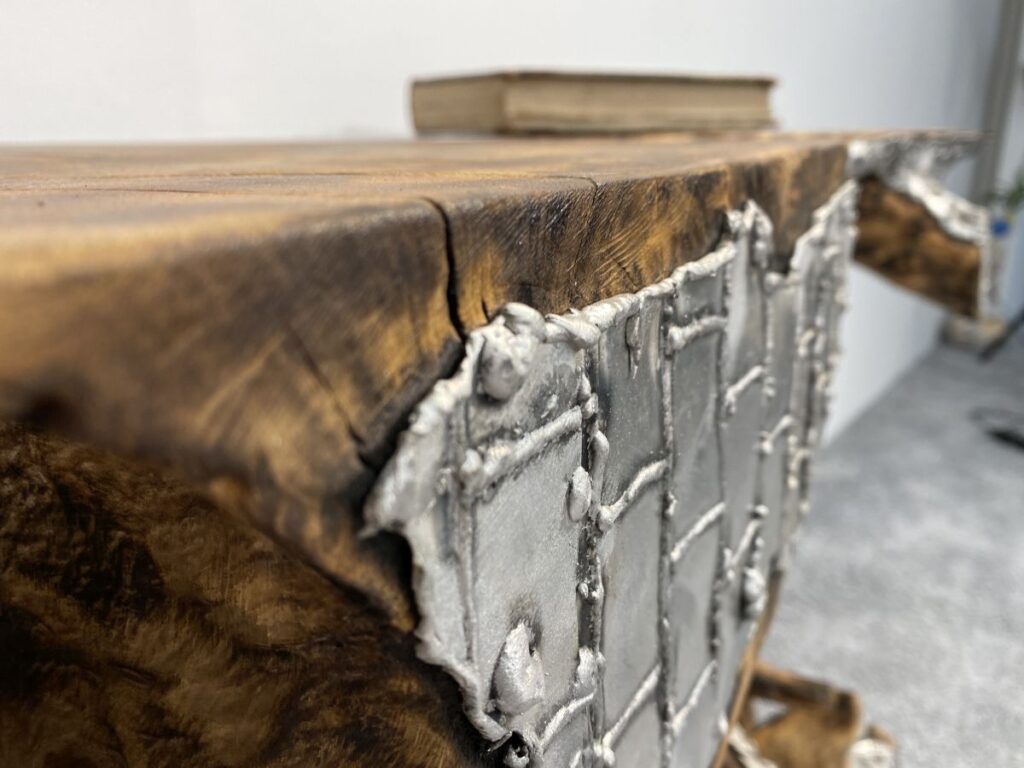 Sideboard Baumwurzel mit Aluminium