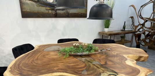 Baumstammtisch aus Suar von GERKEN Wohndesign Baumstammtisch Suar