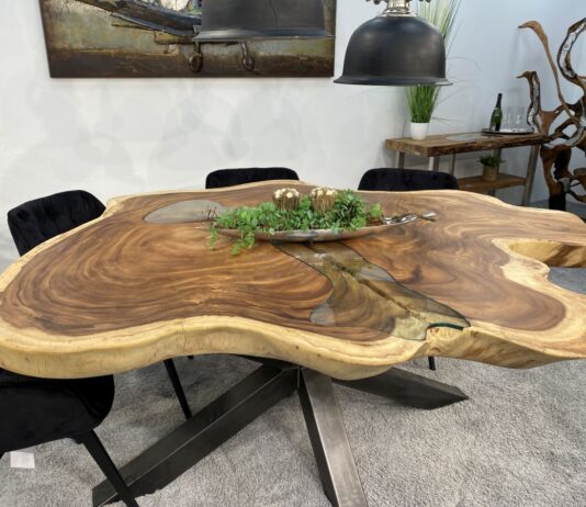 Baumstammtisch aus Suar von GERKEN Wohndesign Baumstammtisch Suar