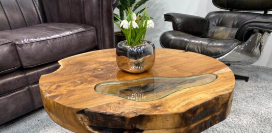 Round coffee table made of wood Round coffee table made of wood
