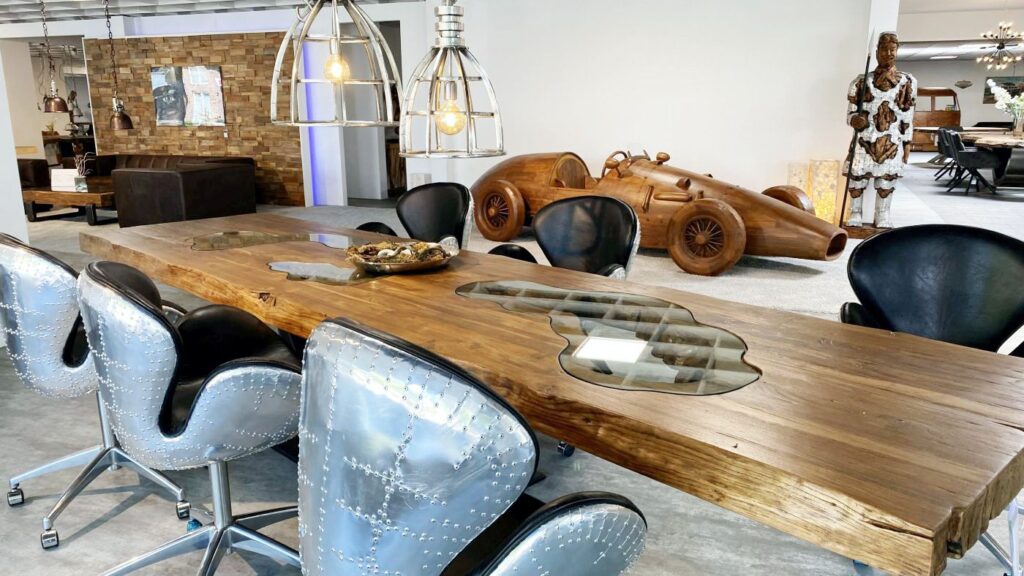 Lange Esstische aus Holz