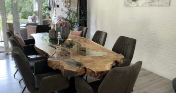 Esszimmertisch aus Holz