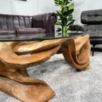 Couchtisch aus Holz von Hand geschnitzt