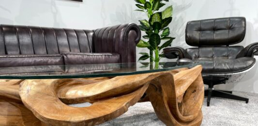 Der Couchtisch aus Holz für den gehobenen Anspruch Couchtisch aus Holz von Hand geschnitzt