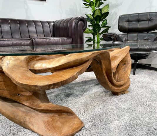 Der Couchtisch aus Holz für den gehobenen Anspruch Couchtisch aus Holz von Hand geschnitzt