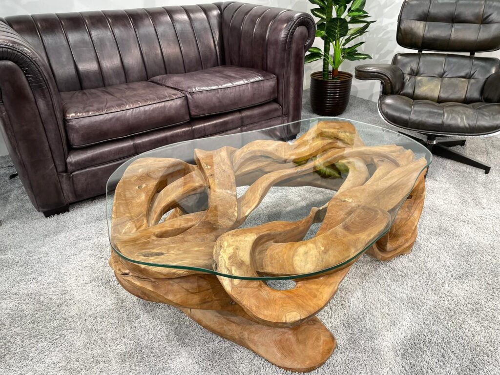 Besondere Couchtische als Hingucker im Wohnzimmer Individueller Couchtisch aus Holz