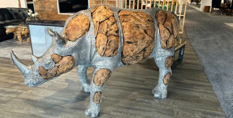 Grosses Nashorn aus Holz Dekoration