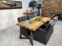 Esstisch aus recyceltem Altholz Esstisch aus Altholz