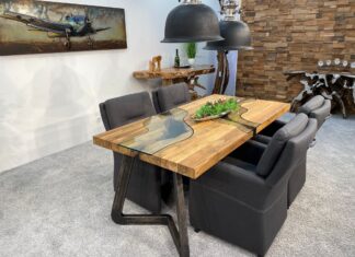 Esstisch aus recyceltem Altholz Esstisch aus Altholz