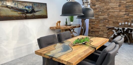 Esstisch aus recyceltem Altholz Esstisch aus Altholz