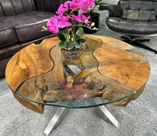 Runder Couchtisch aus Baumscheiben Runder Couchtisch aus Baumscheiben