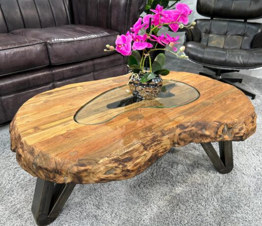 Sofabord lavet af genanvendt træ Sofabord lavet af genanvendt træ