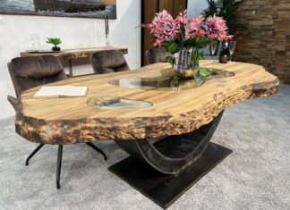 Massivholztisch aus Altholz mit Baumkante Beitrag Massivholztisch aus Altholz mit Baumkante