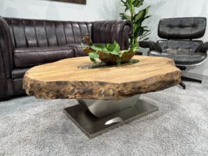 Holztisch mit Baumkante Massivholztisch Fusion