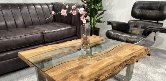 Salontafels van gerecycled oud hout met boomrand Bijdrage Salontafel van gerecycled oud hout met boomrand