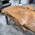 Einmaliger Tisch aus recyceltem Holz Bromo