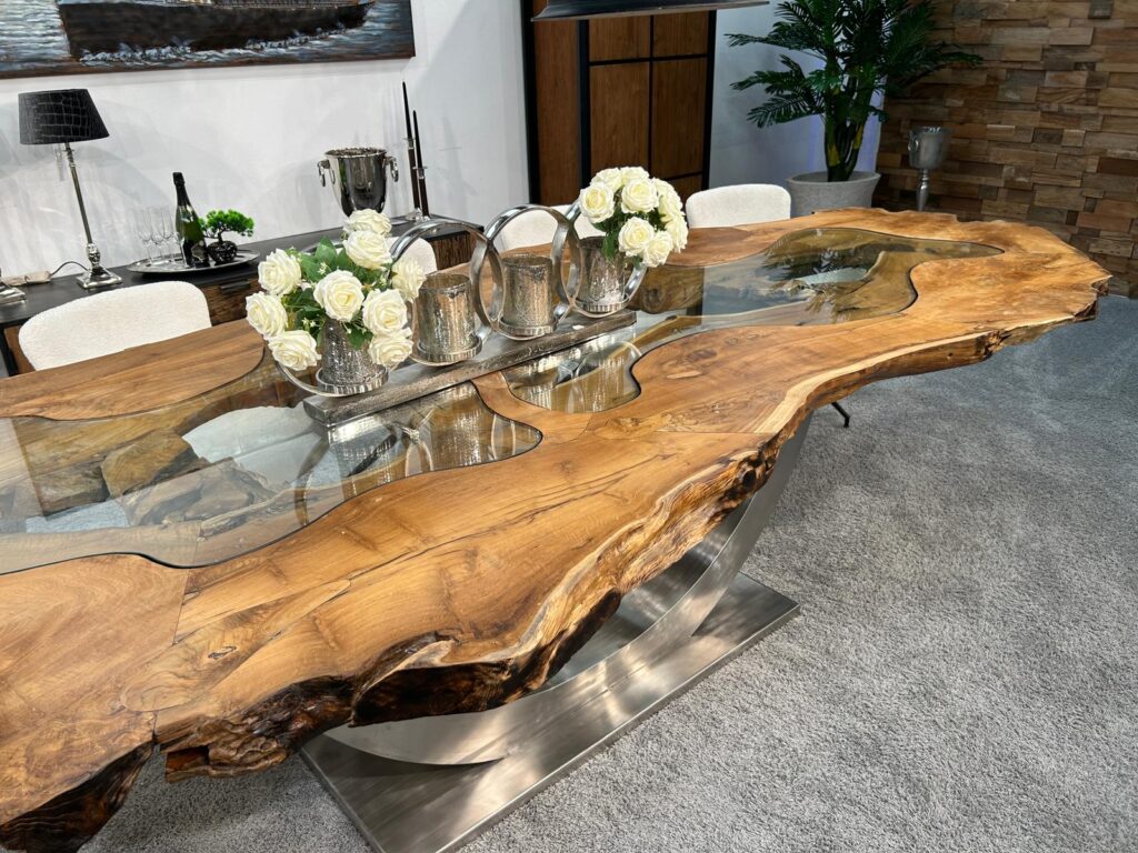 Außergewöhnlicher Holztisch aus Baumscheiben "Expression" Außergewöhnlicher Holztisch aus Massivholz Expression