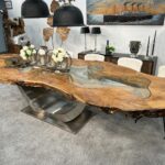 Außergewöhnlicher Holztisch im Naturdesign Expression