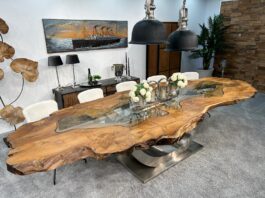 Extraordinary wooden table made from tree slices „Expression“ Contribution Extraordinary wooden table made from tree slices
