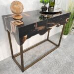 Sideboards aus versteinertem Holz