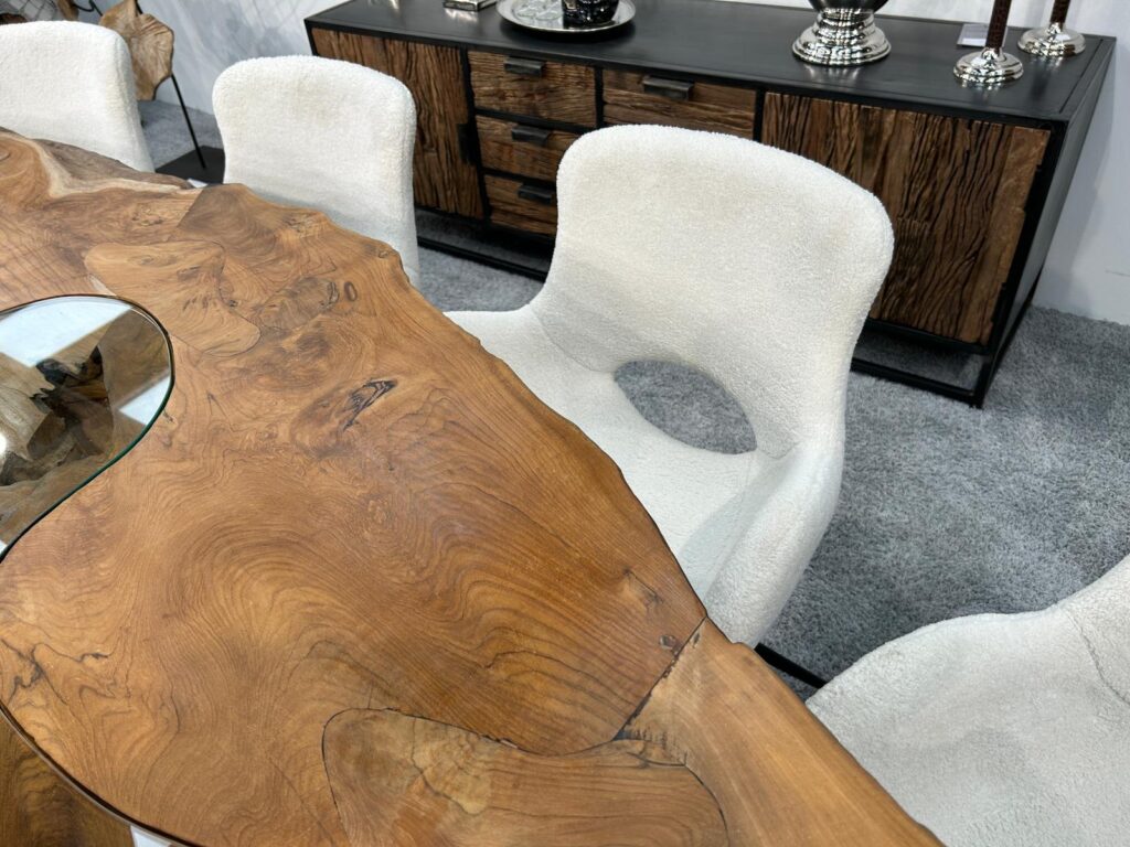 Außergewöhnlicher Holztisch aus Baumscheiben "Expression" Einzigartiger Esstisch Expression