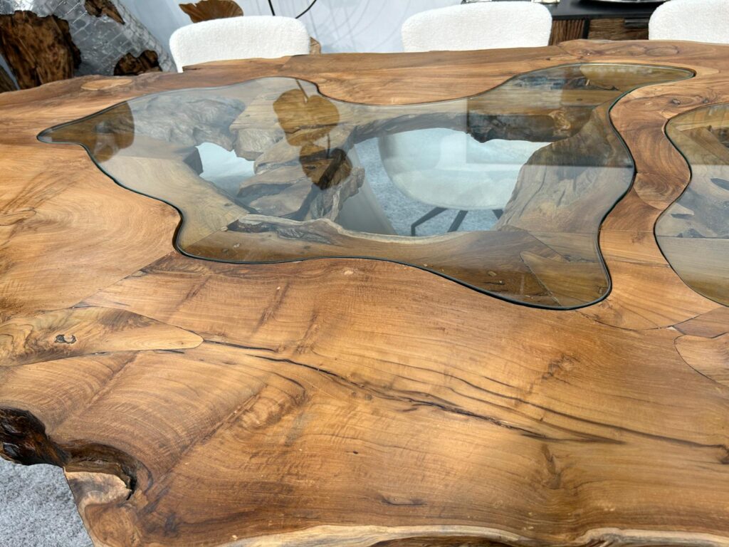 Außergewöhnlicher Holztisch aus Baumscheiben "Expression" Massivholztisch mit Glaseinlagen Expression