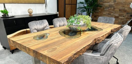 Esstisch mit massiver Tischplatte aus Altholz Beitrag Esstisch mit massiver Tischplatte aus Altholz