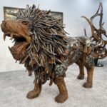 Holzskulptur Löwe aus recyceltem Holz