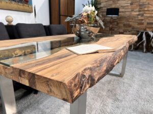 Massivholztisch mit Baumkante Old Elements
