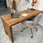Schreibtisch aus recyceltem Altholz