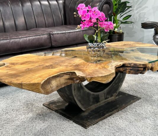 Tables en bois massif particulières au design naturel Tables en bois massif particulières en bois massif