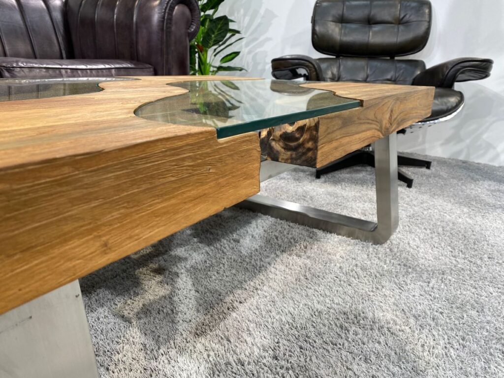 Eckiger Wohnzimmertisch aus Massivholz Couchtisch mit massiver Tischplatte Wild Landscape