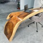 Einmaliger Schreibtisch aus Massivholz