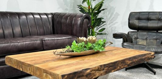 Außergewöhnlicher Wohnzimmertisch der Extraklasse Außergewöhnlicher Wohnzimmertisch der Extraklasse