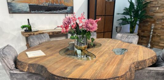 Massivholz-Esstisch aus recyceltem Holz „Natural Eternia“ Massivholz-Esstisch aus recyceltem Holz Natural Eternia