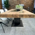 Massivholztisch Deep Island aus recyceltem Holz