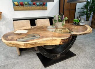 Unikat Esszimmertisch aus Holz Unikat Esszimmertisch aus recyceltem Holz