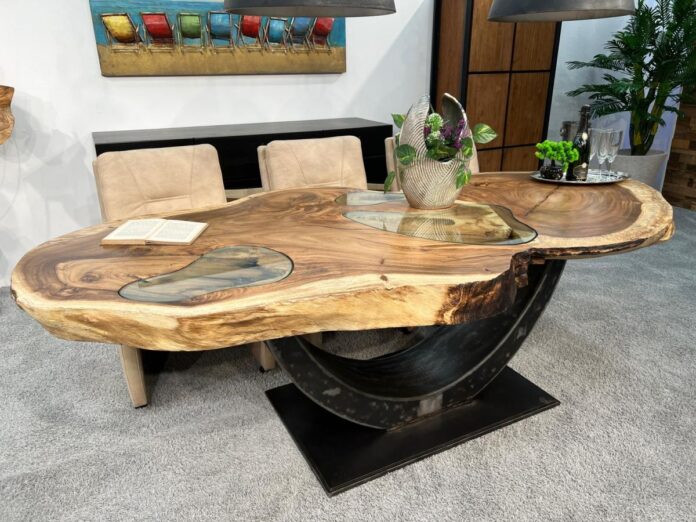 Unikat Esszimmertisch aus recyceltem Holz
