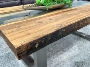 Couchtisch aus recyceltem Teakholz