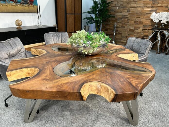 Einzigartige Tische aus massivem Holz