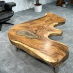 Design Baumscheibentisch aus Massivholz