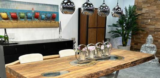 Einzigartiger Massivholztisch aus Altholz! Esstisch aus massivem Altholz "Deep Island"