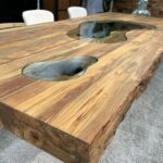 Massiver Tisch aus recyceltem Holz
