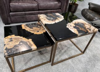 Unikat Designmöbel aus versteinertem Holz Unikat Designmöbel aus versteinertem Holz