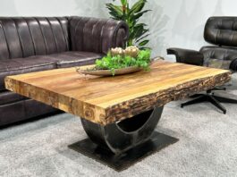 Besonderer Couchtisch „Deep Island“ aus Altholz Besonderer Couchtisch Wohnzimmeridee aus Altholz