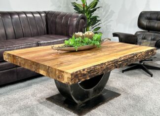 Besonderer Couchtisch „Deep Island“ aus Altholz Besonderer Couchtisch Wohnzimmeridee aus Altholz