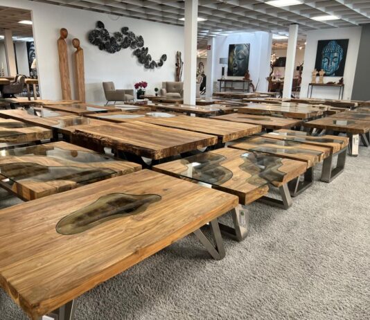 Design coffee tables and dining tables made of wood! Design coffee tables and dining tables made of wood