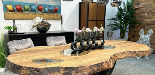 Esstisch aus Altholz der Extraklasse „Fusion“ Esstisch aus Altholz der Extraklasse Fusion